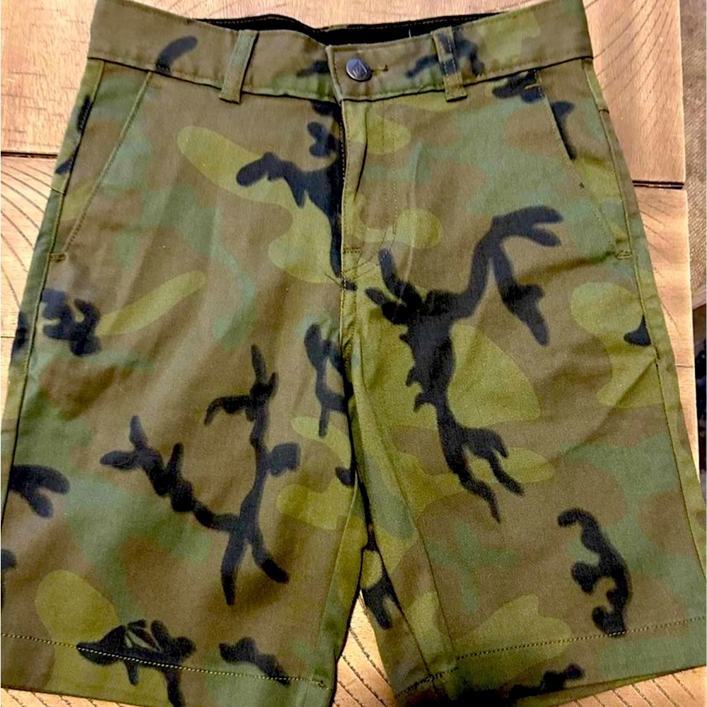 NEW VOLCOM BOYS SHORTS 
SIZE 25/10 Regular
